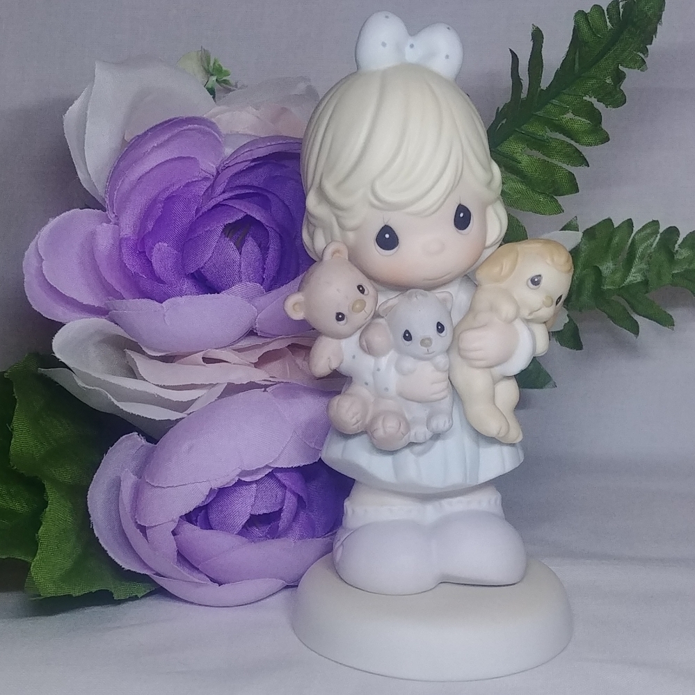 Precious Moments Figurine: Family's Fur-ever